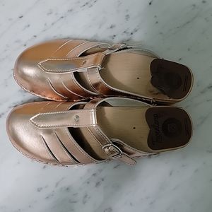 Troentorp Mary Jane clogs in rose gold